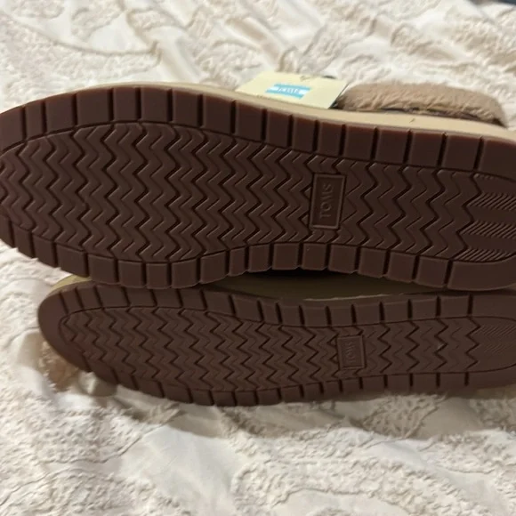 Toms Brown Ankle Boots with Orange Laces - Picture 7 of 7